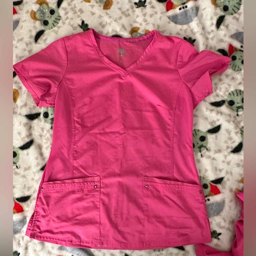 Healing Hands set scrubs. Shirt size M and pants size S
